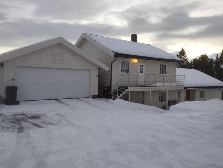 Apartment In Tromso With Sea And Mountain View ภายนอก รูปภาพ